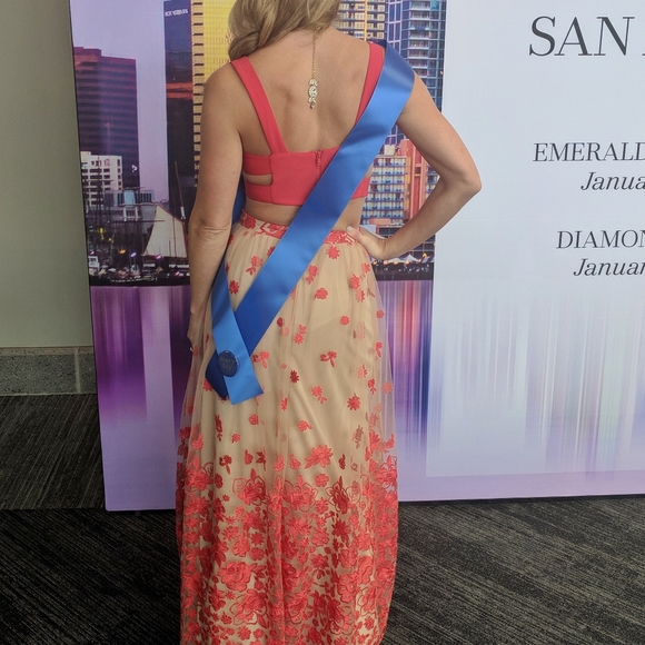 Red Christmas Dress & Jewelry - Picture 2 of 3